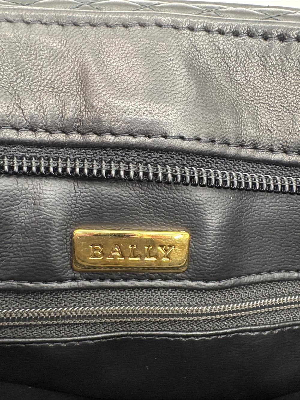 Vintage Bally Black Quilted Leather Shoulder Bag with Gold Chain Straps - Picture 6 of 8